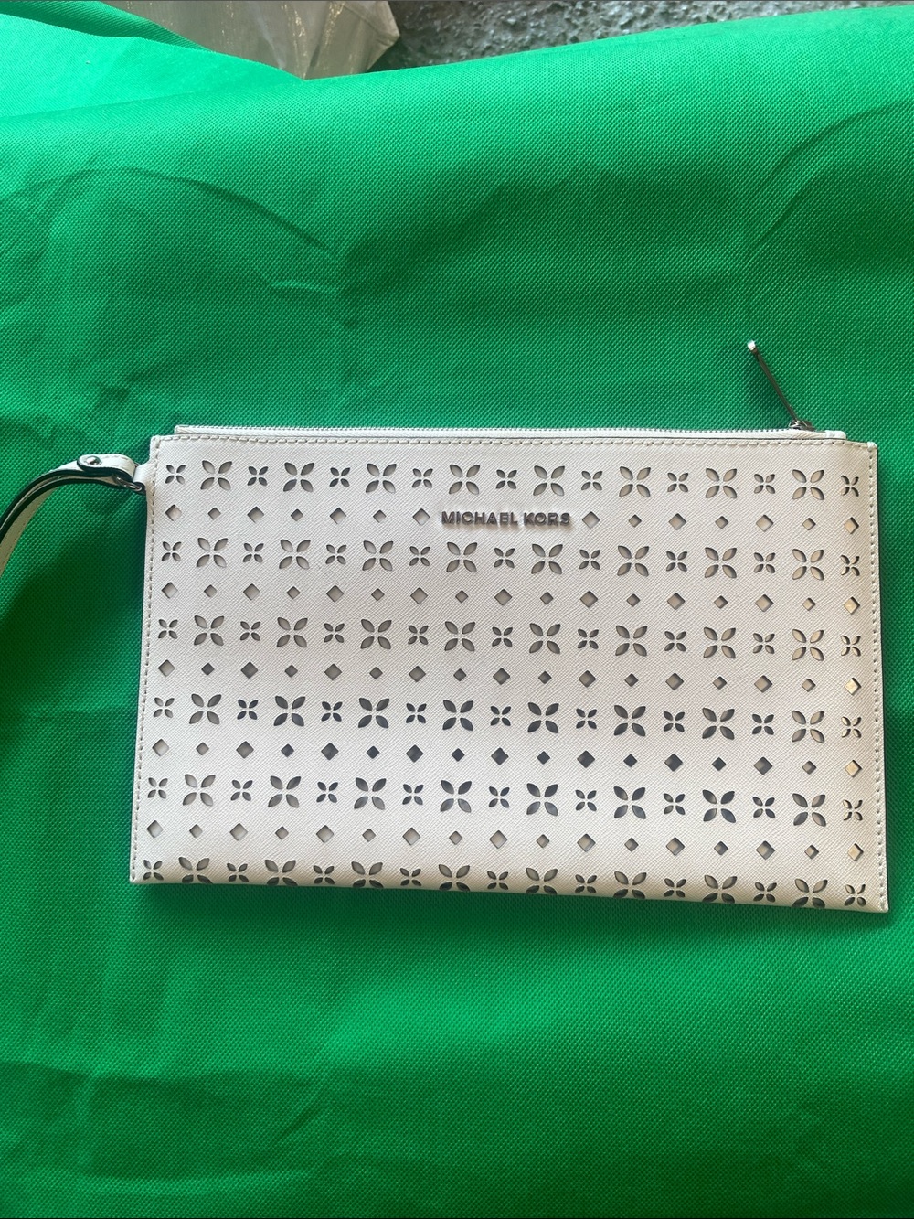 MICHAEL KORS Cream Flower Wristlet Clutch